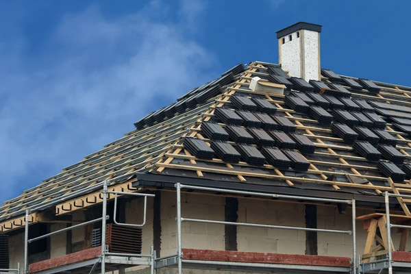Rénovation complète de toiture en cours - Pro Toiture Erquy